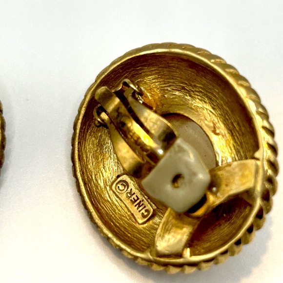Vintage CINER Gold Tone Rope Dome Clip-On Earrings | Signed Designer - Picture 4 of 5